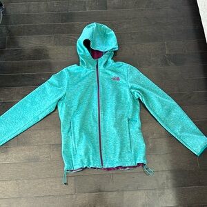 Women’s light weight North Face medium coat!